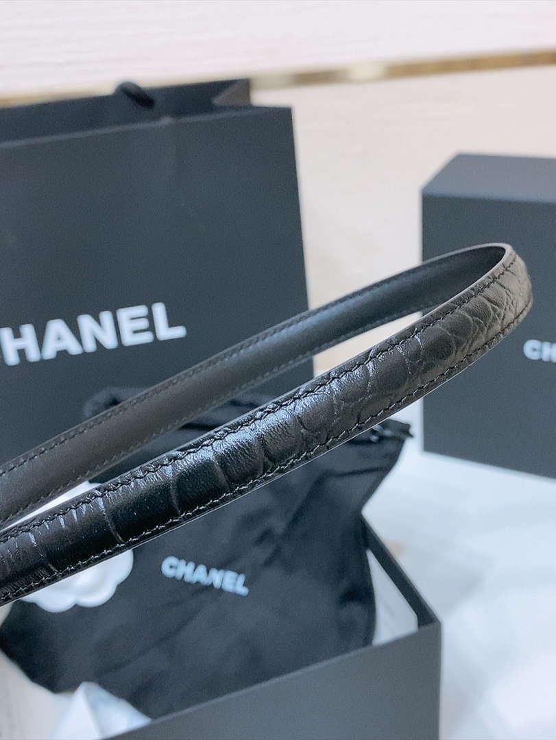 Chanel CC resin white with chain teeth gold and silver logo buckle 1.5cm AA0917