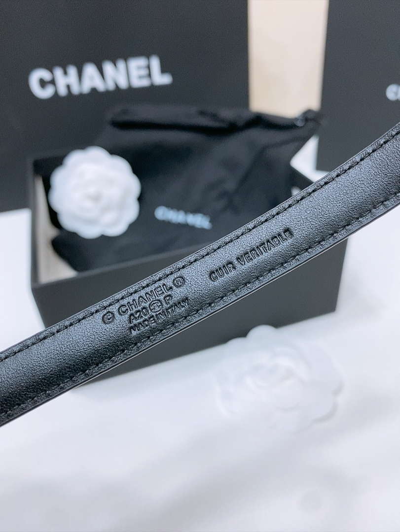 Chanel CC resin white with chain teeth gold and silver logo buckle 1.5cm AA0917