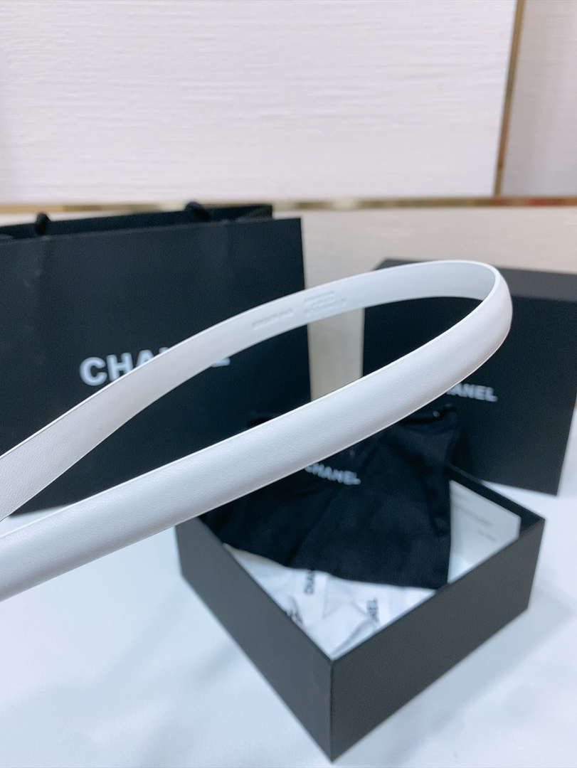 Chanel CC resin white with chain teeth gold and silver logo buckle 1.5cm AA0918