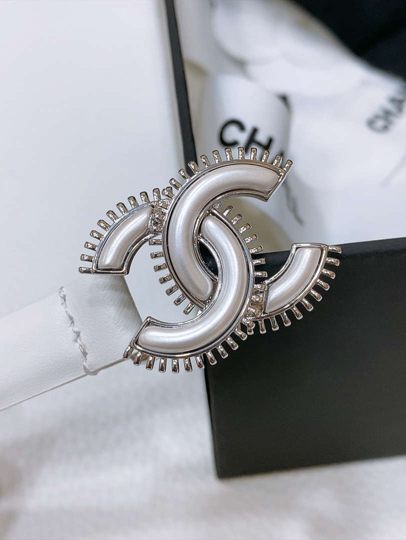 Chanel CC resin white with chain teeth gold and silver logo buckle 1.5cm AA0918