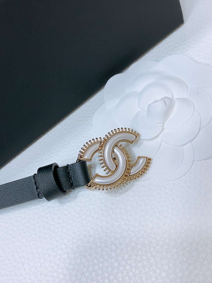 Chanel CC resin white with chain teeth gold and silver logo buckle 1.5cm AA0920
