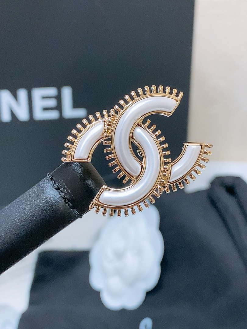 Chanel CC resin white with chain teeth gold and silver logo buckle 1.5cm AA0921