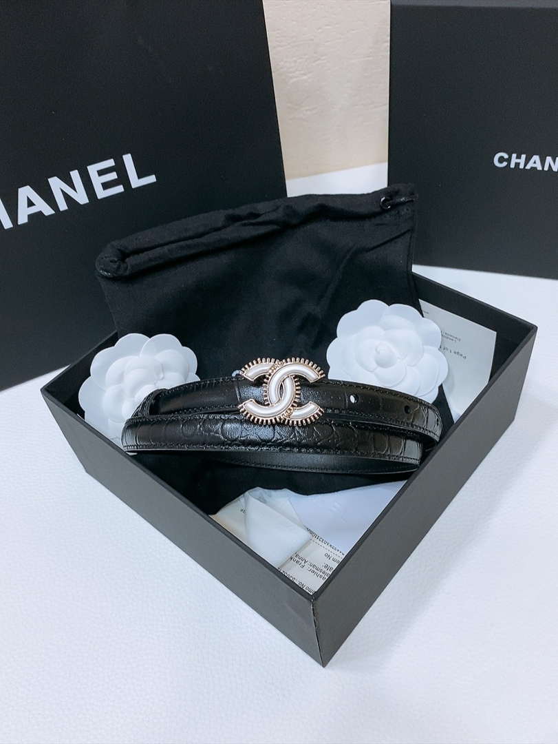 Chanel CC resin white with chain teeth gold and silver logo buckle 1.5cm AA0922
