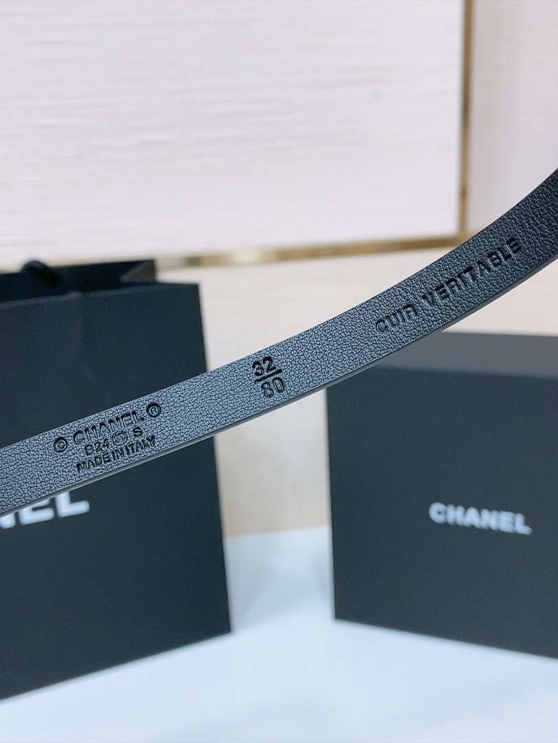 Chanel CC resin white with chain teeth gold and silver logo buckle 1.5cm AA0916