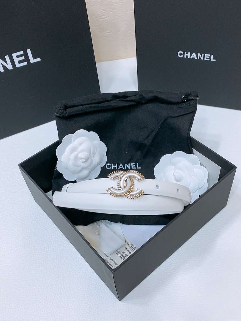 Chanel CC resin white with chain teeth gold and silver logo buckle 1.5cm AA0924