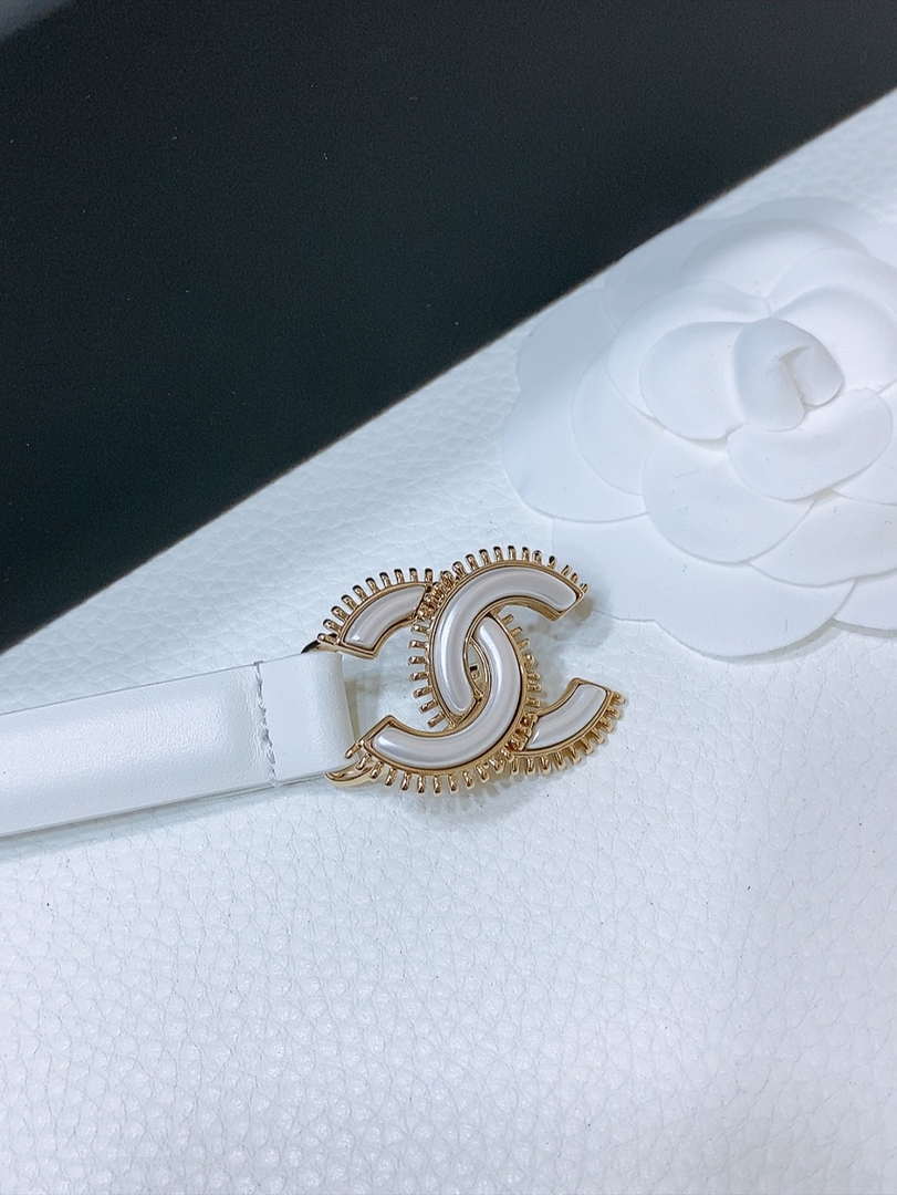 Chanel CC resin white with chain teeth gold and silver logo buckle 1.5cm AA0924