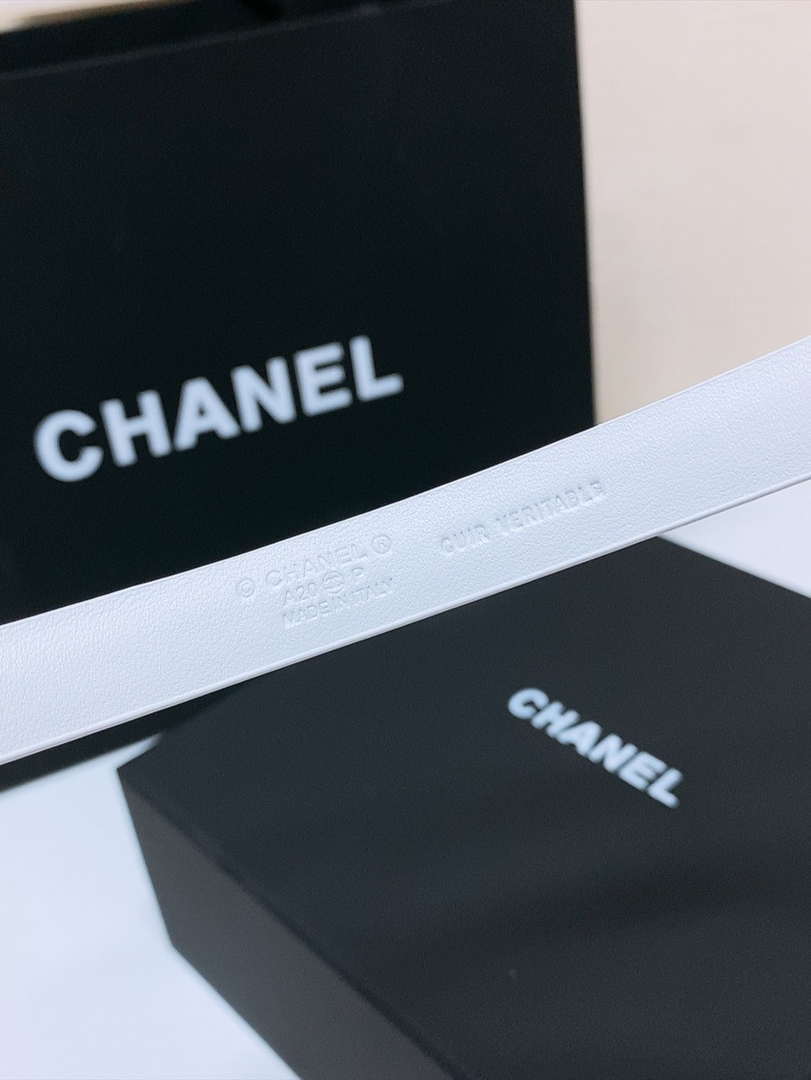 Chanel CC resin white with chain teeth gold and silver logo buckle 1.5cm AA0924