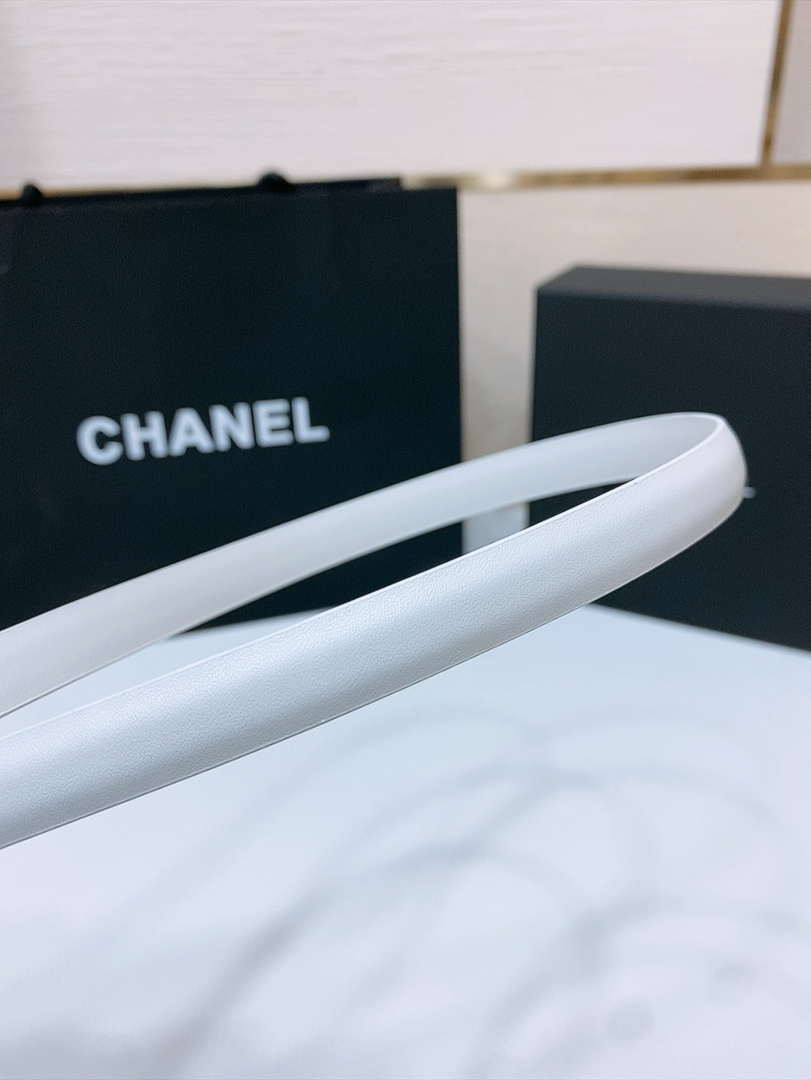Chanel CC resin white with chain teeth gold and silver logo buckle 1.5cm AA0924