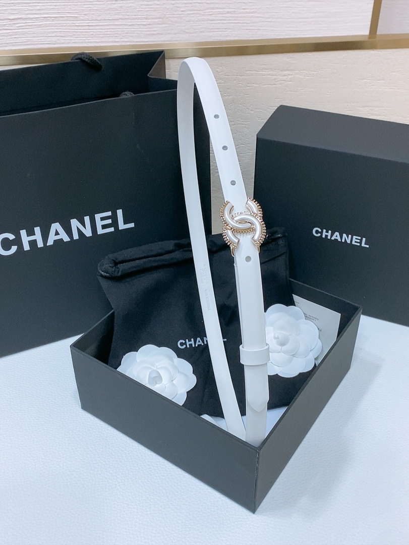 Chanel CC resin white with chain teeth gold and silver logo buckle 1.5cm AA0924