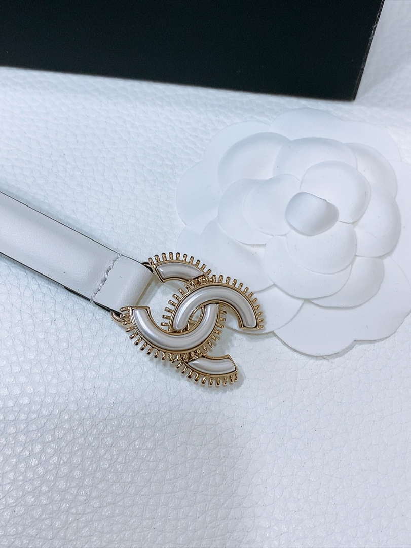 Chanel CC resin white with chain teeth gold and silver logo buckle 1.5cm AA0925