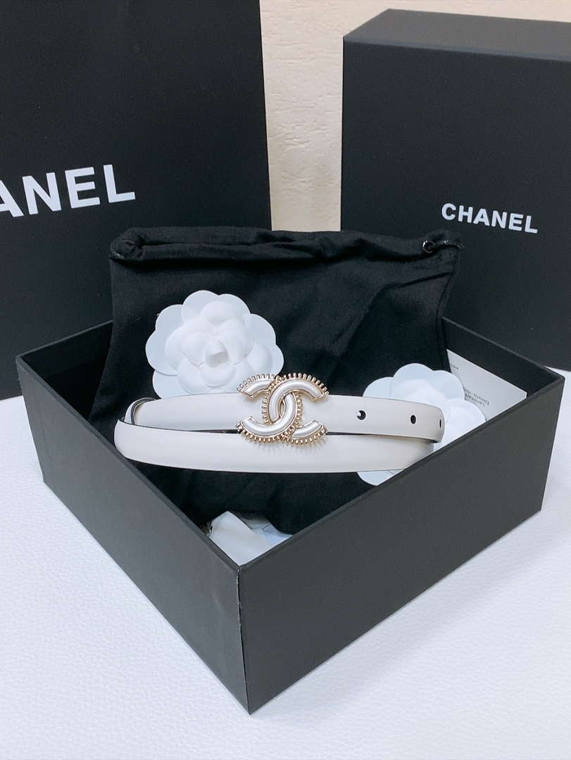 Chanel CC resin white with chain teeth gold and silver logo buckle 1.5cm AA0925