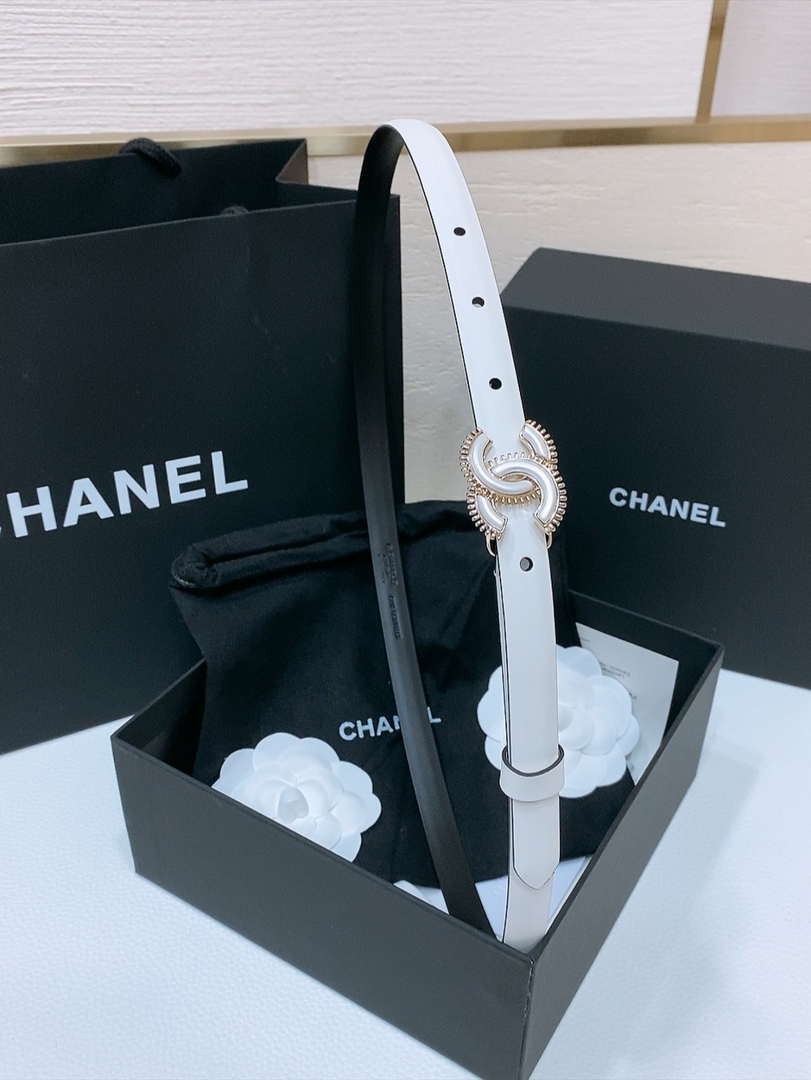 Chanel CC resin white with chain teeth gold and silver logo buckle 1.5cm AA0925
