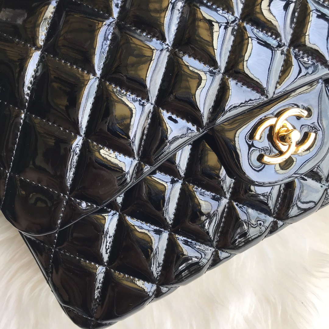 Chanel CF A01113 Jumbo Classic Flap Bag in Black Patent leather Gold