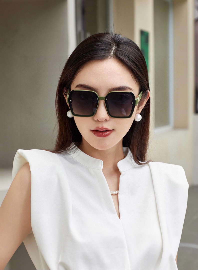Chanel Classic Sunglasses C83172 - Default Title - View 1