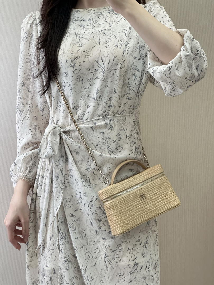 Chanel Classic Vanity with Chain Braided Raffia & Gold-Tone Metal AP4385 Nature