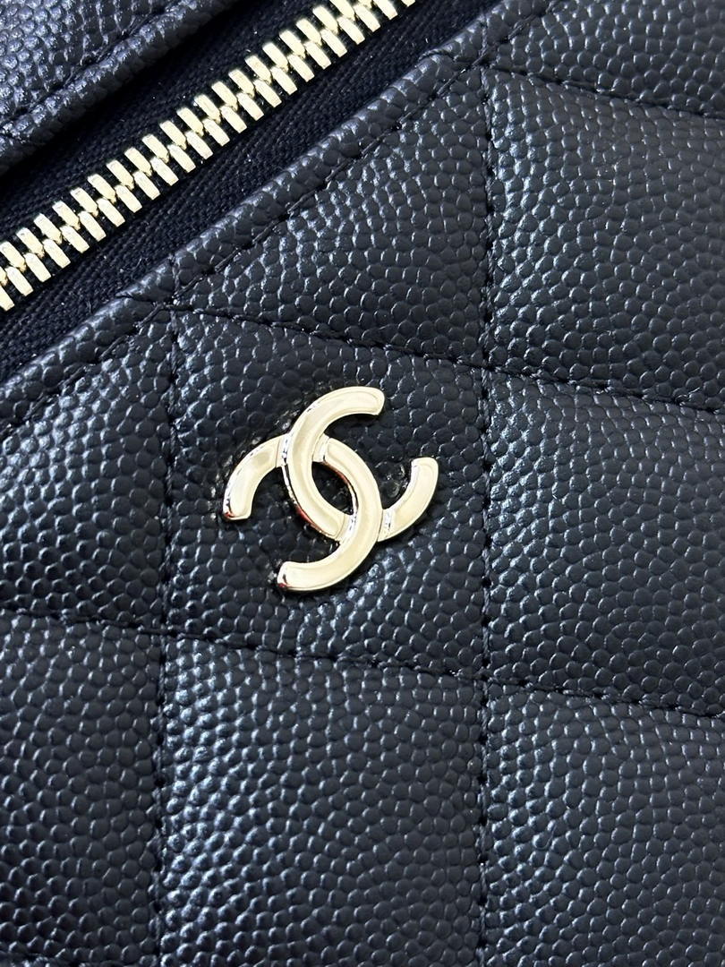 Chanel Classic Vanity with Chain Grained Shiny Calfskin & Gold-Tone Metal AP4385 Black