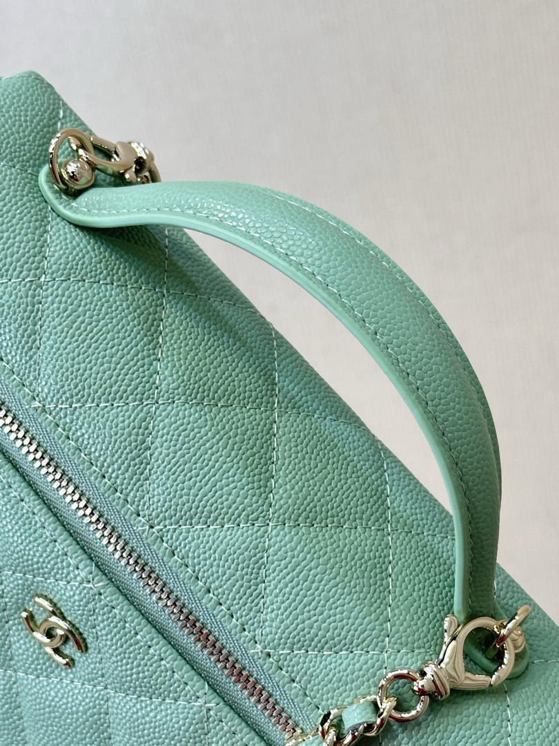 Chanel Classic Vanity with Chain Grained Shiny Calfskin & Gold-Tone Metal AP4385 Green