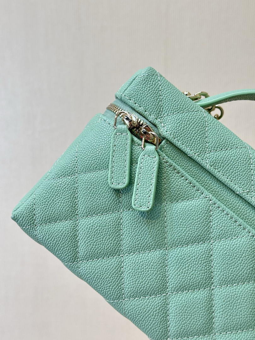 Chanel Classic Vanity with Chain Grained Shiny Calfskin & Gold-Tone Metal AP4385 Green