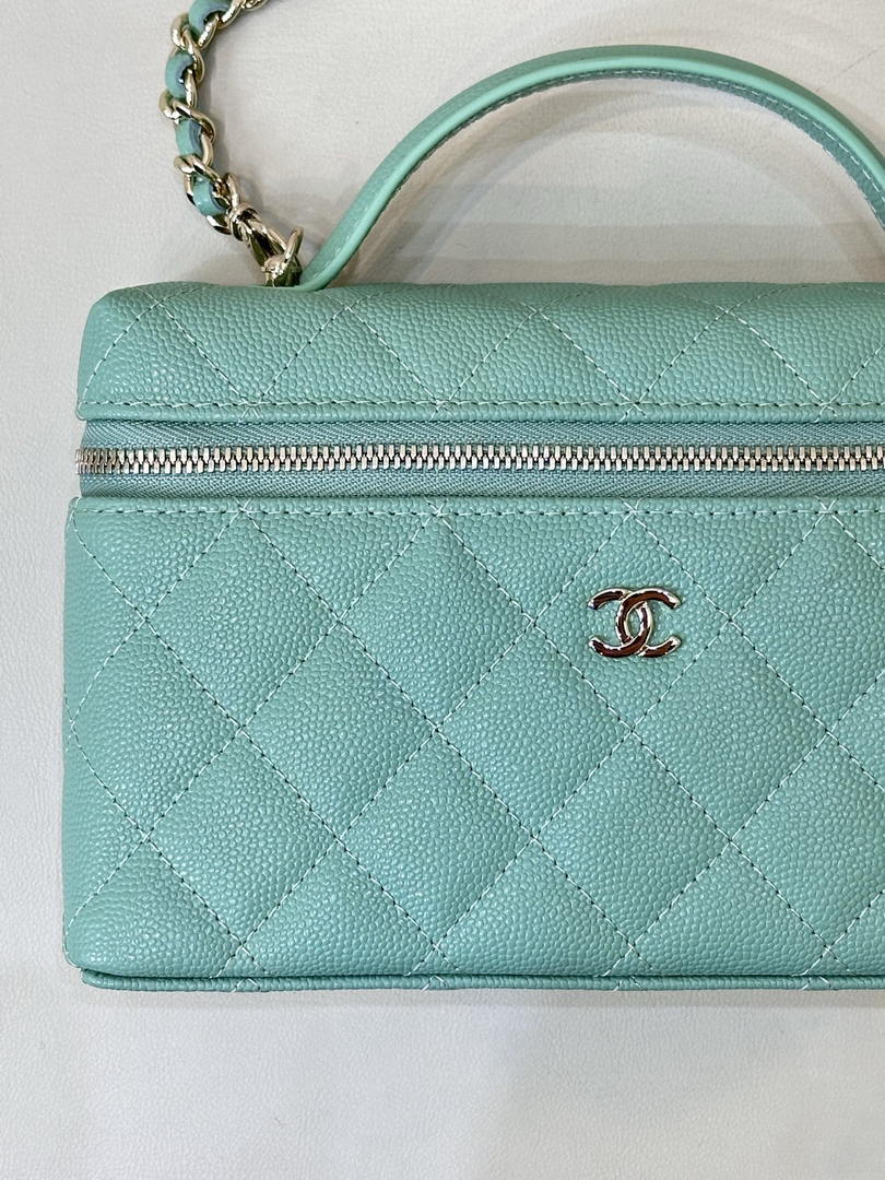 Chanel Classic Vanity with Chain Grained Shiny Calfskin & Gold-Tone Metal AP4385 Green