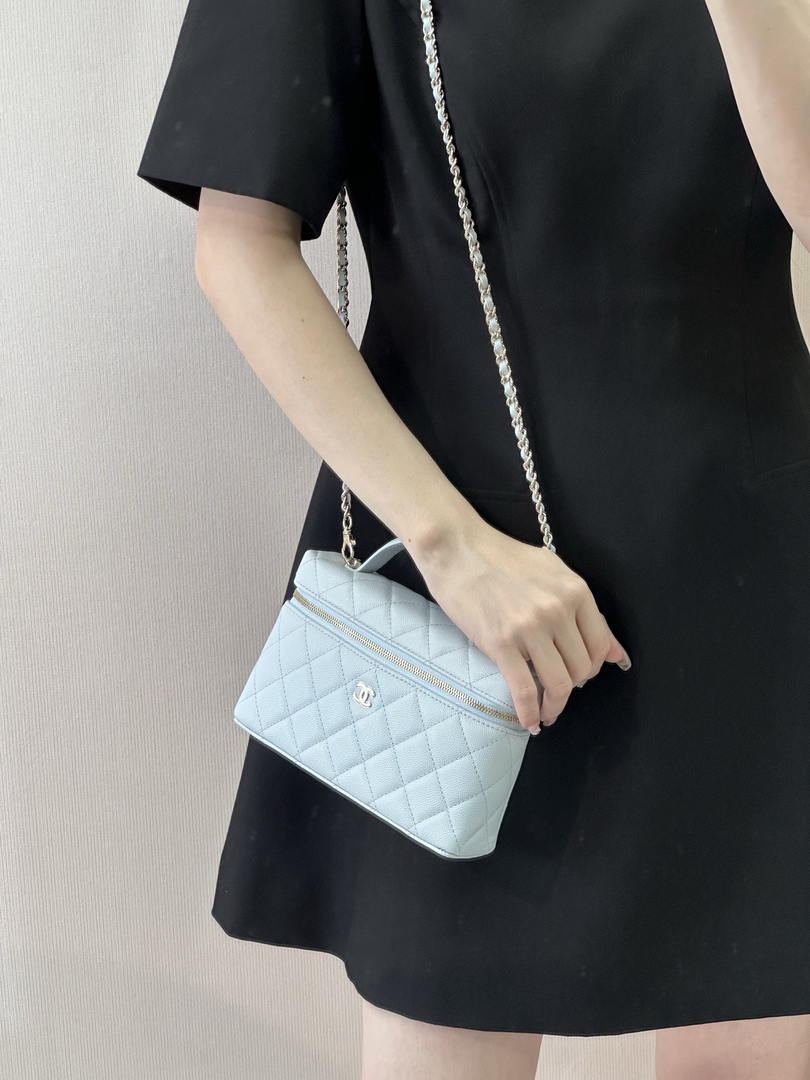 Chanel Classic Vanity with Chain Grained Shiny Calfskin & Gold-Tone Metal AP4385 Blue