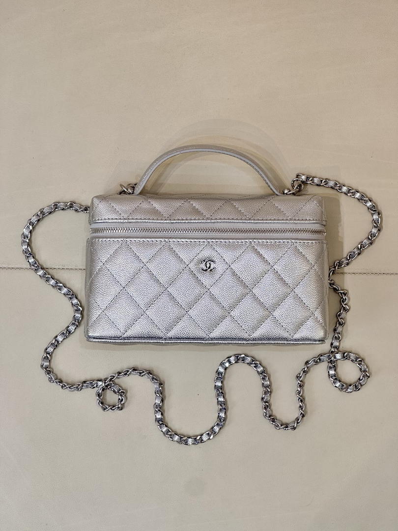Chanel Classic Vanity with Chain Grained Shiny Calfskin & Gold-Tone Metal AP4385 Silver