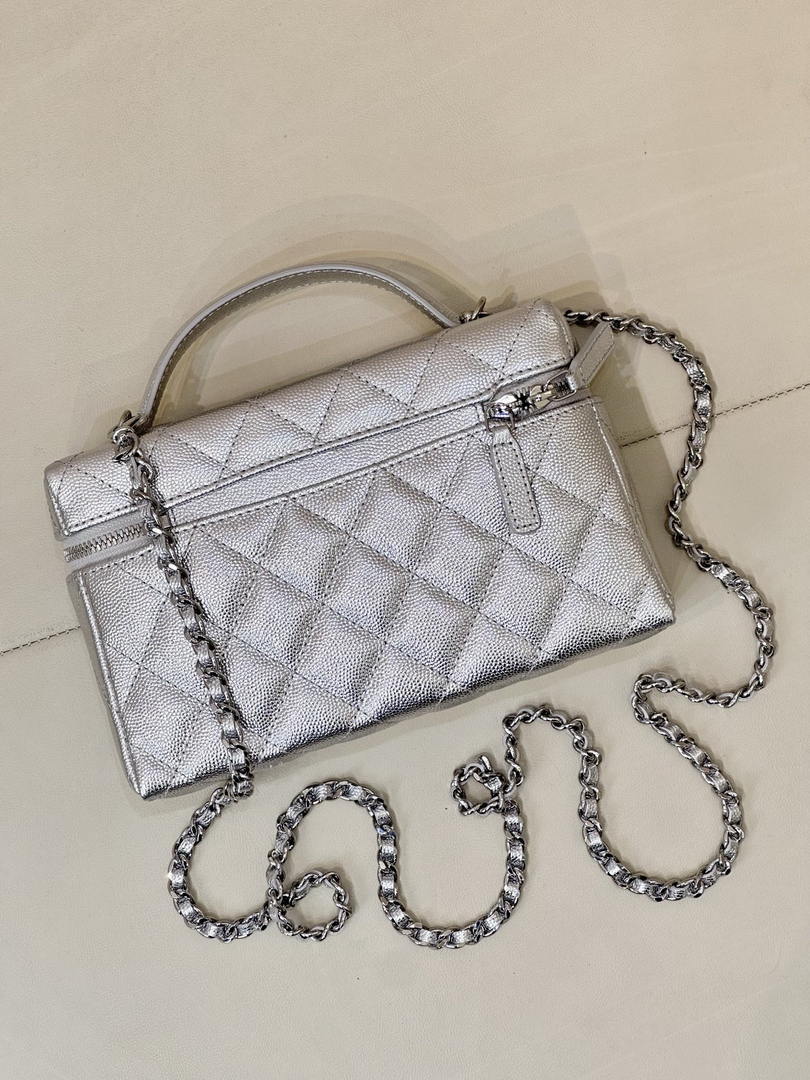 Chanel Classic Vanity with Chain Grained Shiny Calfskin & Gold-Tone Metal AP4385 Silver