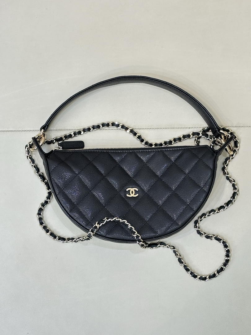 Chanel Clutch with chain Lambskin & Gold-Tone Metal AP5094 Black