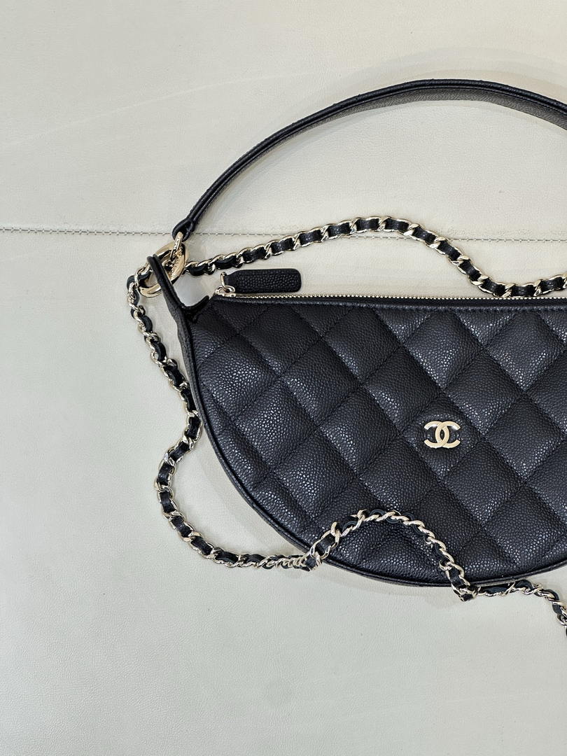 Chanel Clutch with chain Lambskin & Gold-Tone Metal AP5094 Black