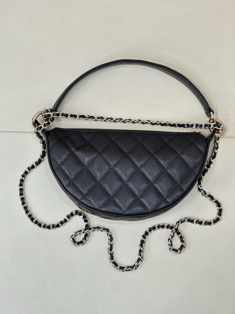 Chanel Clutch with chain Lambskin & Gold-Tone Metal AP5094 Black