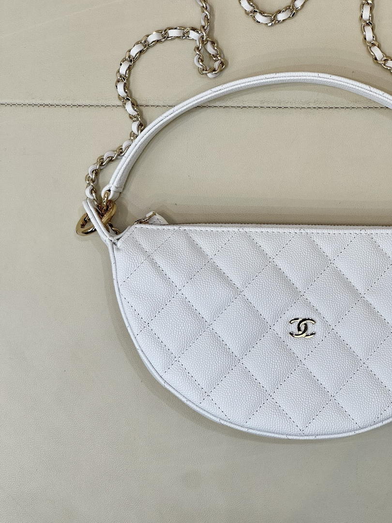 Chanel Clutch with chain Lambskin & Gold-Tone Metal AP5094 White