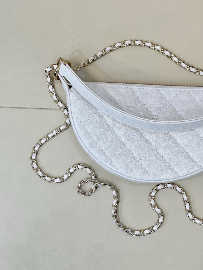 Chanel Clutch with chain Lambskin & Gold-Tone Metal AP5094 White
