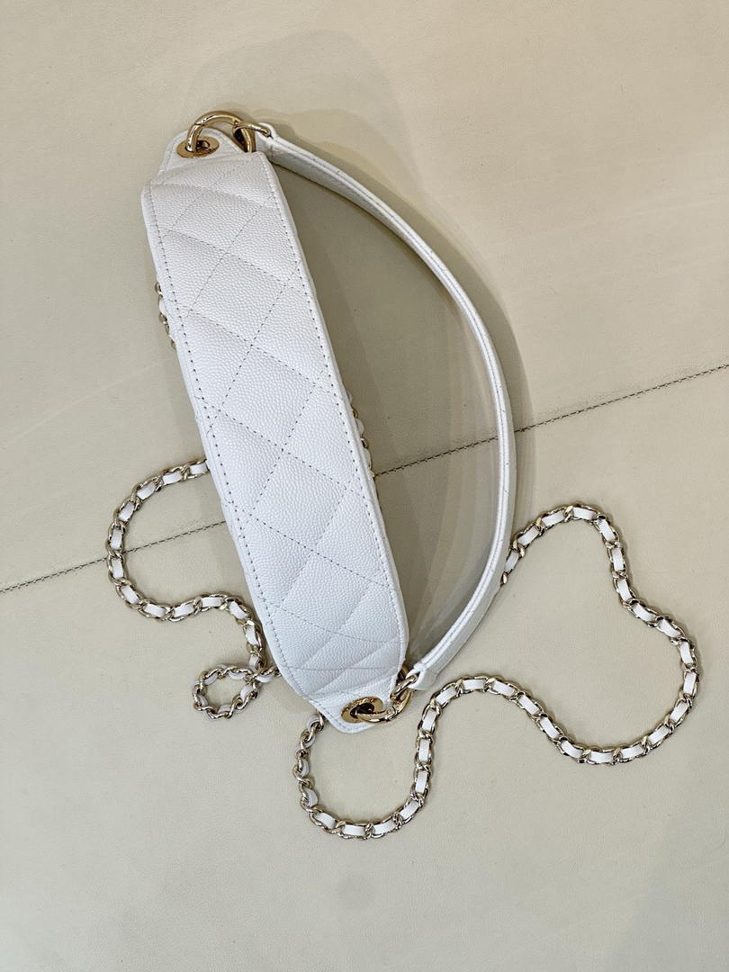 Chanel Clutch with chain Lambskin & Gold-Tone Metal AP5094 White