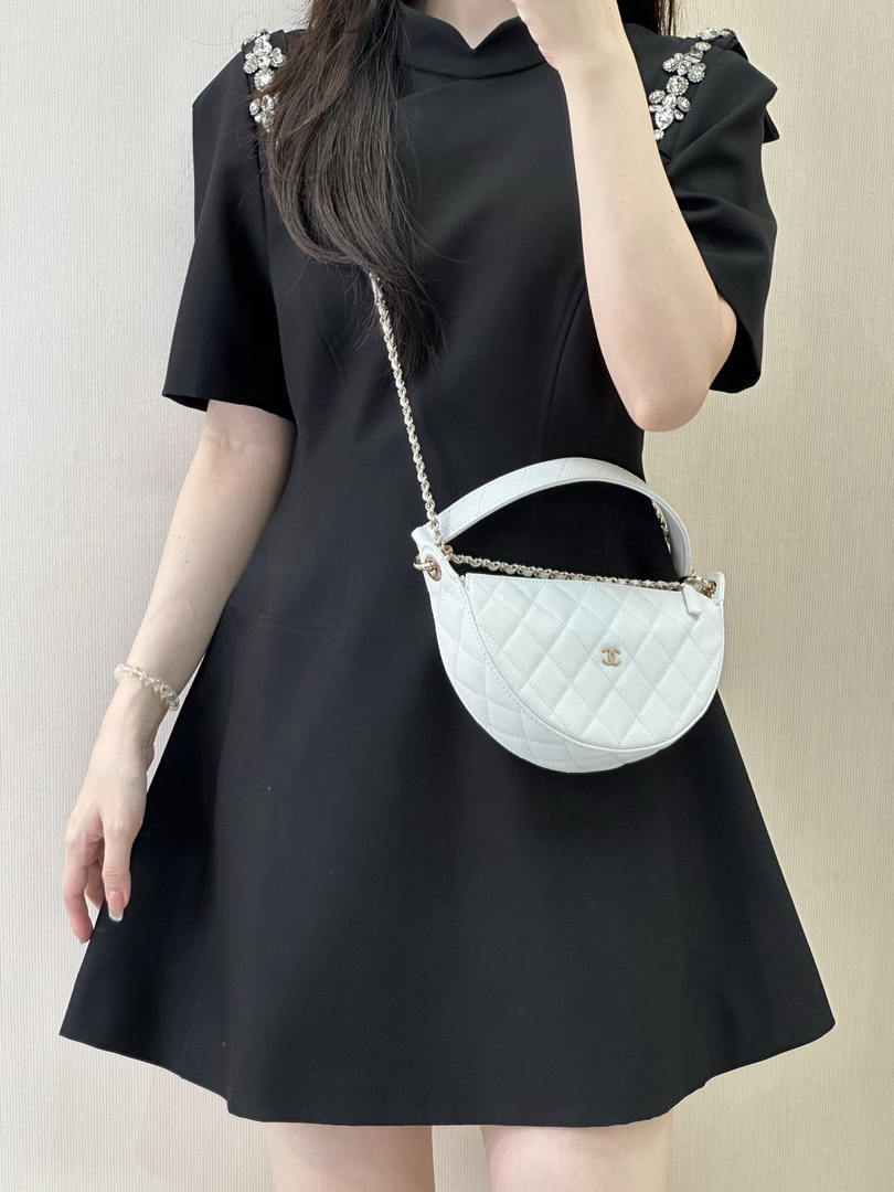Chanel Clutch with chain Lambskin & Gold-Tone Metal AP5094 White