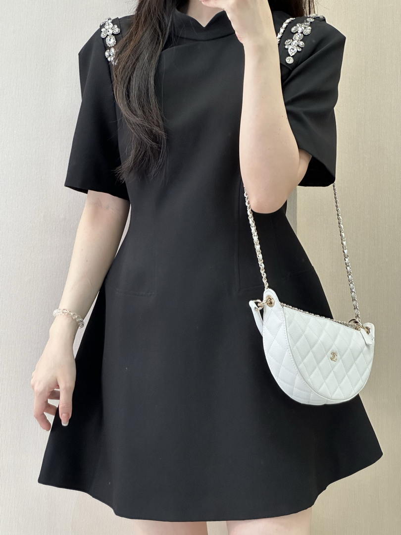 Chanel Clutch with chain Lambskin & Gold-Tone Metal AP5094 White