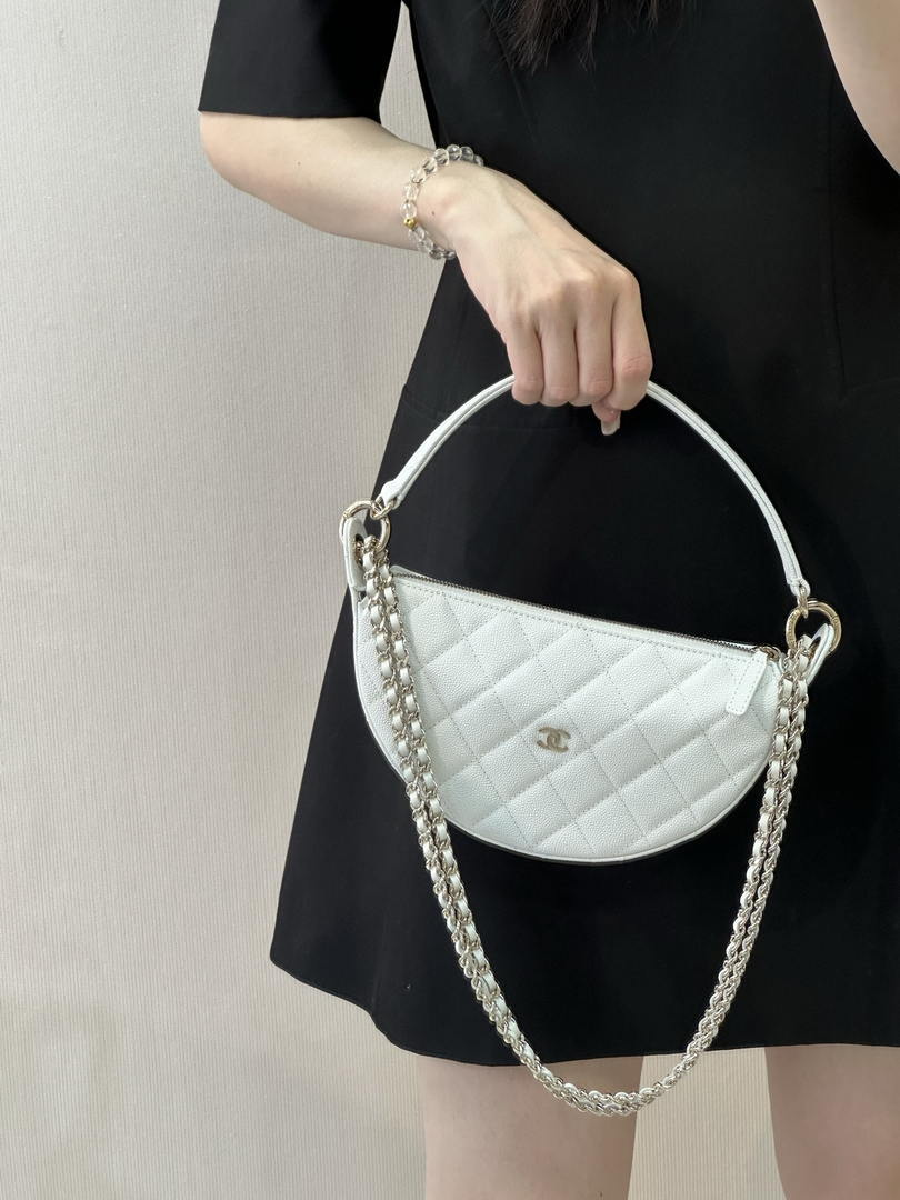 Chanel Clutch with chain Lambskin & Gold-Tone Metal AP5094 White