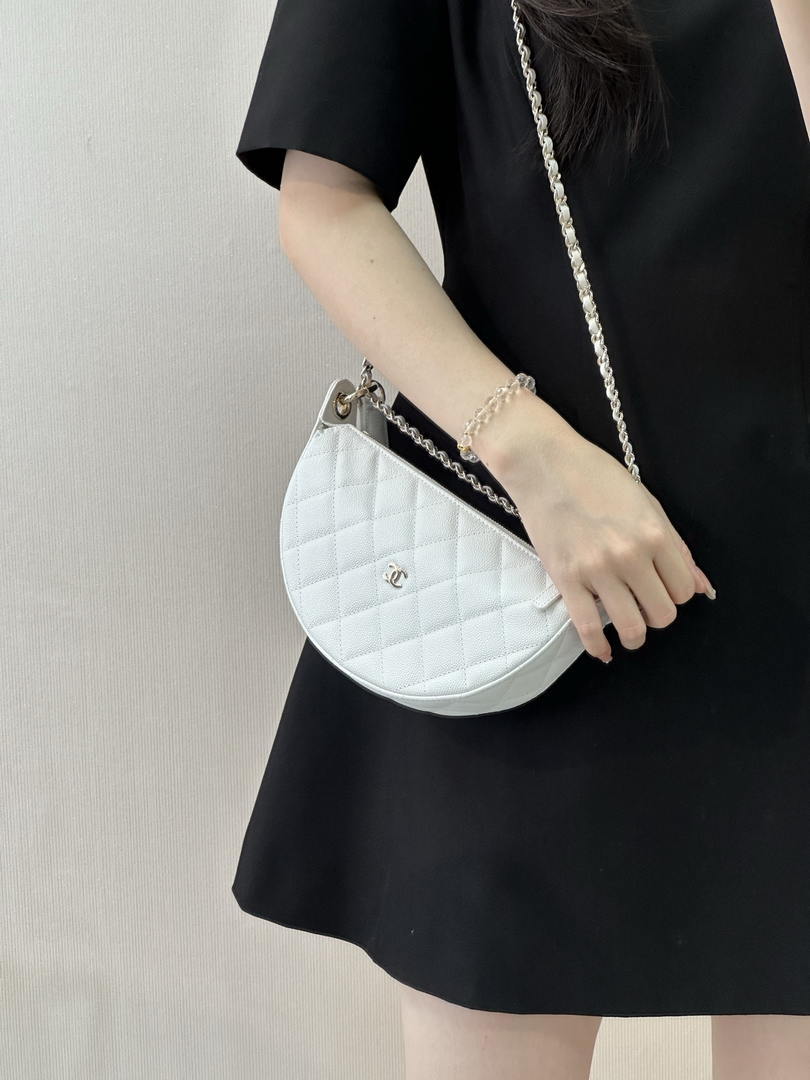 Chanel Clutch with chain Lambskin & Gold-Tone Metal AP5094 White