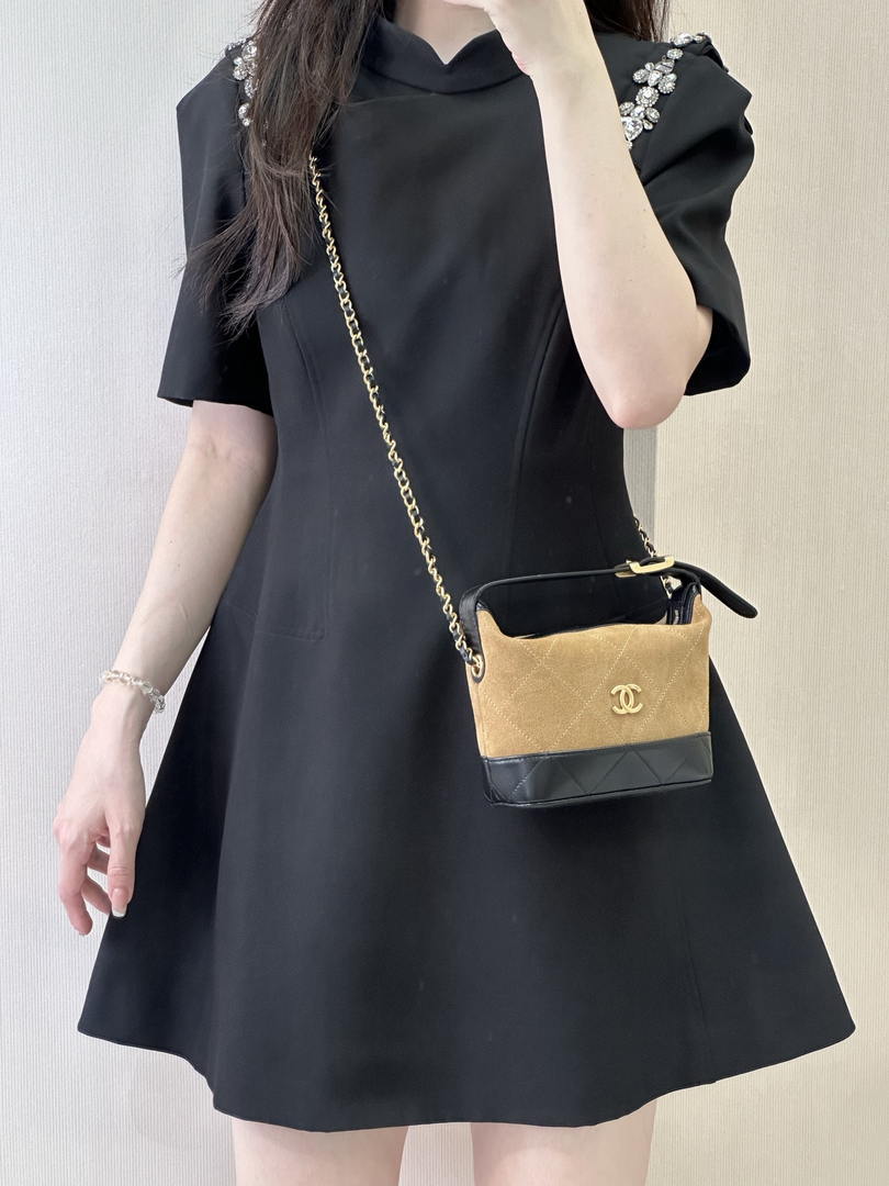 Chanel  Clutch with chain  Suede Calfskin  Shiny Lambskin & Gold-Tone Metal  AP5187 Camel & Black