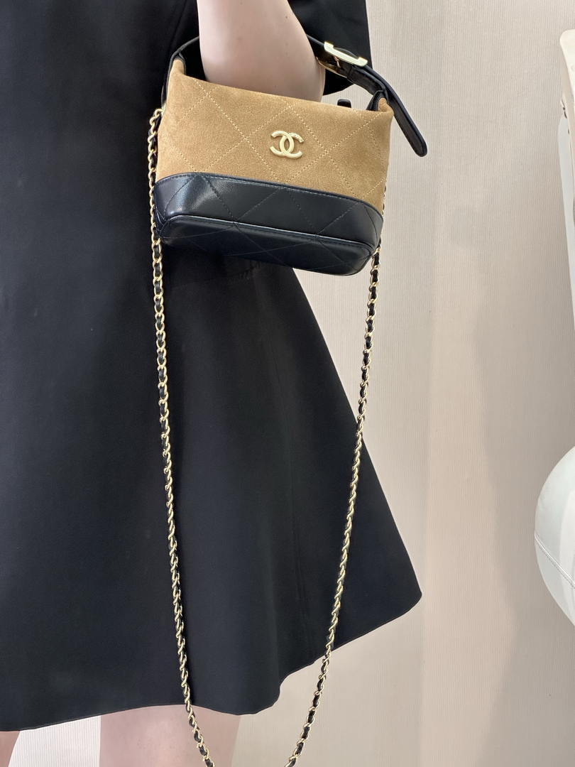 Chanel  Clutch with chain  Suede Calfskin  Shiny Lambskin & Gold-Tone Metal  AP5187 Camel & Black