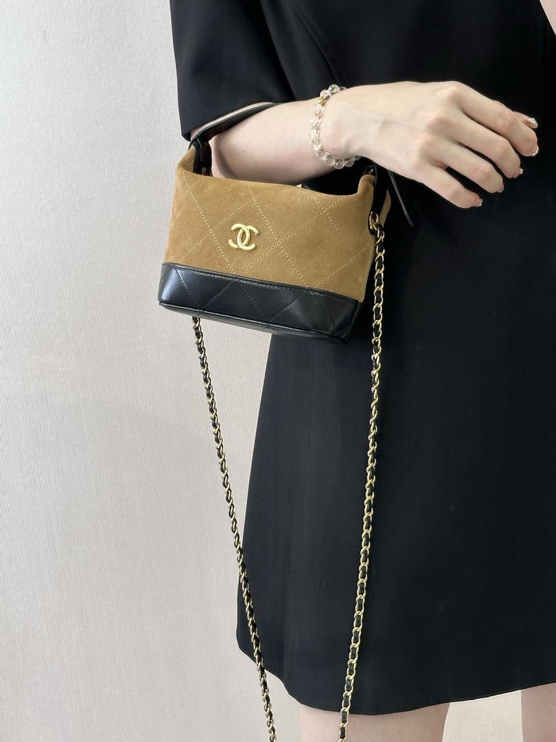 Chanel  Clutch with chain  Suede Calfskin  Shiny Lambskin & Gold-Tone Metal  AP5187 Camel & Black