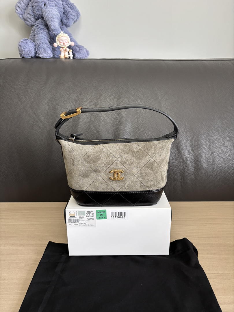 Chanel  Clutch with chain  Suede Calfskin  Shiny Lambskin & Gold-Tone Metal  AP5187 Khaki & Black