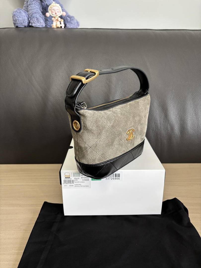 Chanel  Clutch with chain  Suede Calfskin  Shiny Lambskin & Gold-Tone Metal  AP5187 Khaki & Black