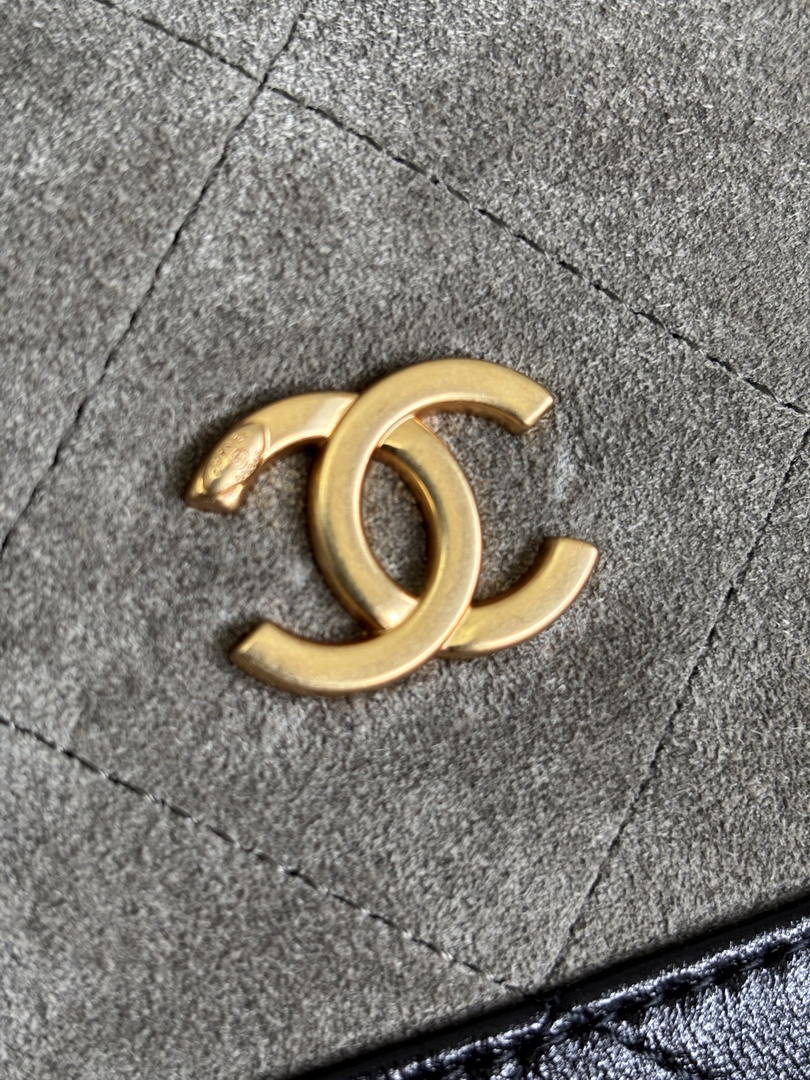 Chanel  Clutch with chain  Suede Calfskin  Shiny Lambskin & Gold-Tone Metal  AP5187 Khaki & Black