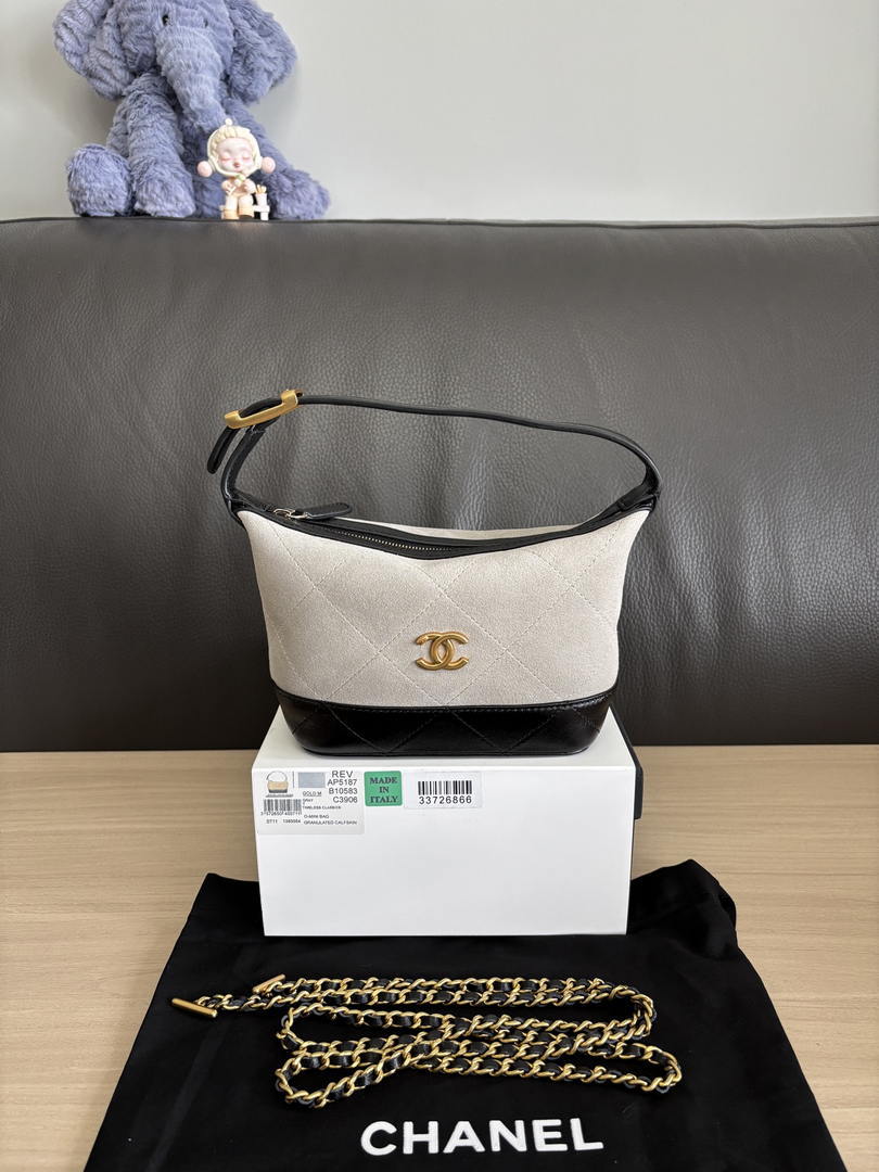 Chanel  Clutch with chain  Suede Calfskin  Shiny Lambskin & Gold-Tone Metal  AP5187 Gray & Black