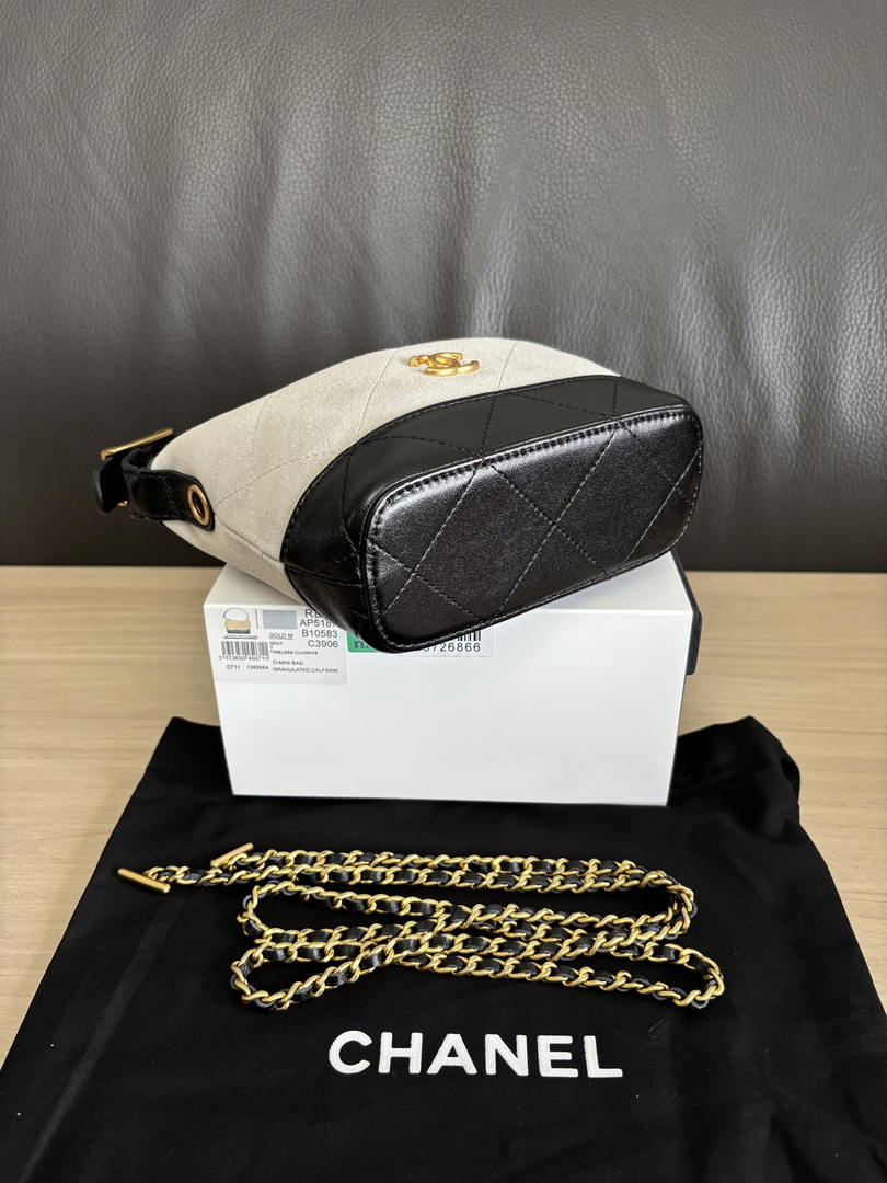 Chanel  Clutch with chain  Suede Calfskin  Shiny Lambskin & Gold-Tone Metal  AP5187 Gray & Black