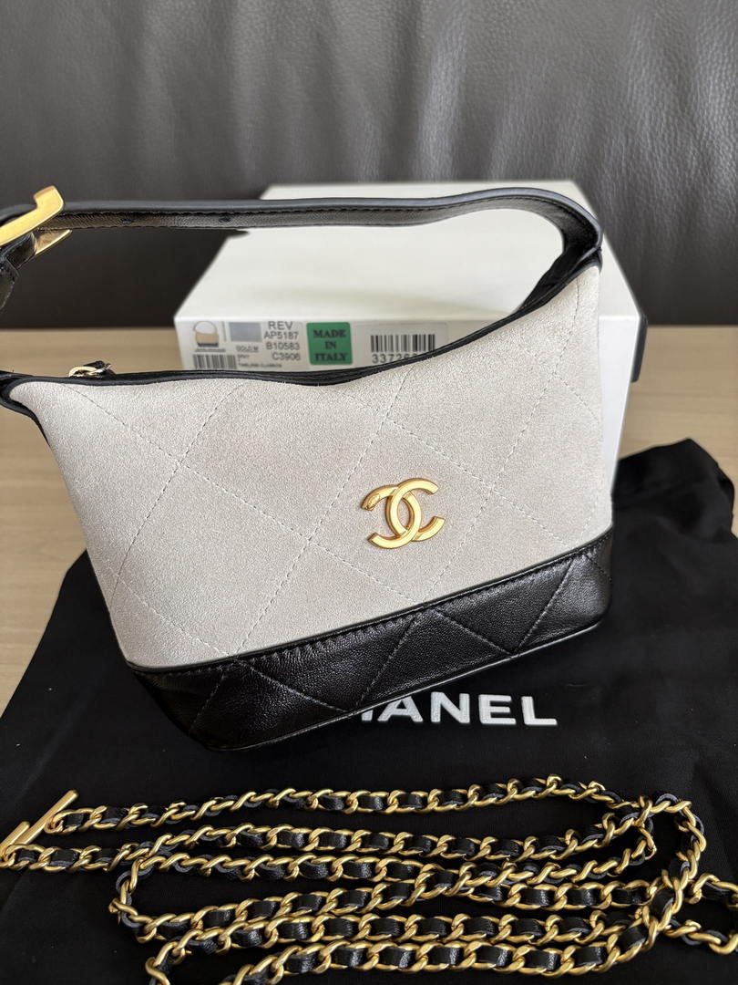 Chanel  Clutch with chain  Suede Calfskin  Shiny Lambskin & Gold-Tone Metal  AP5187 Gray & Black