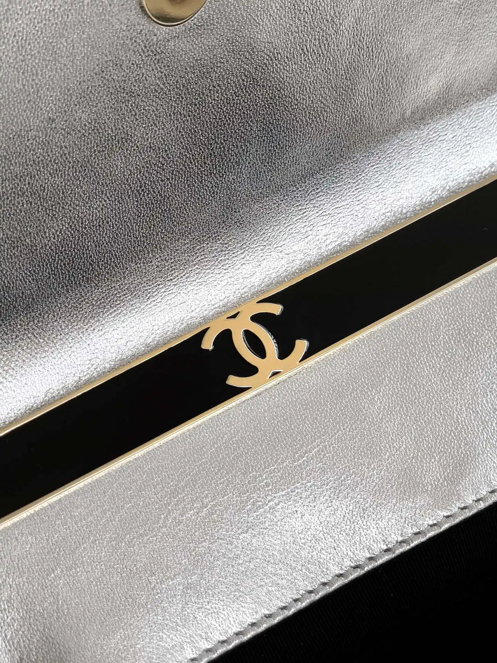 Chanel Evening with Handle Bag Patent leather AS6675 Silver