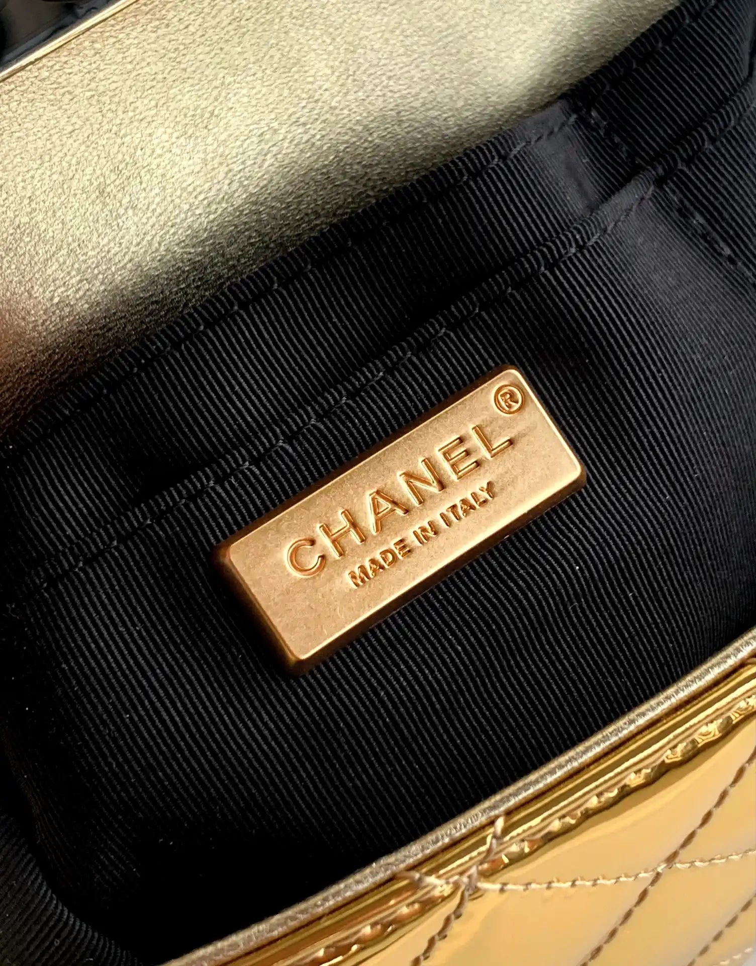 Chanel Evening with Handle Bag Patent leather AS6675 Gold