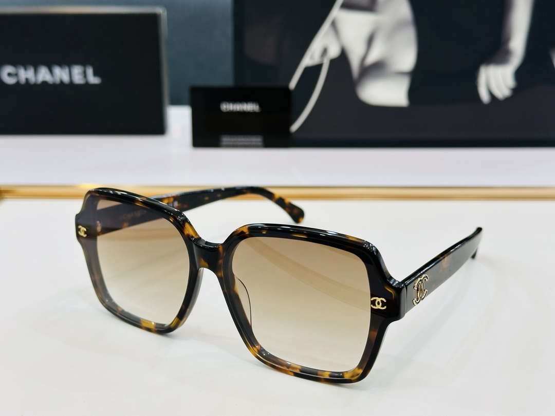 Chanel Fshion Classic CH5560 Sunglasses C83239 - Corlor 1 - View 6