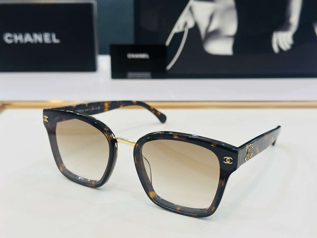 Chanel Fshion Classic CH5562 Sunglasses C83240 - Corlor 1 - View 2