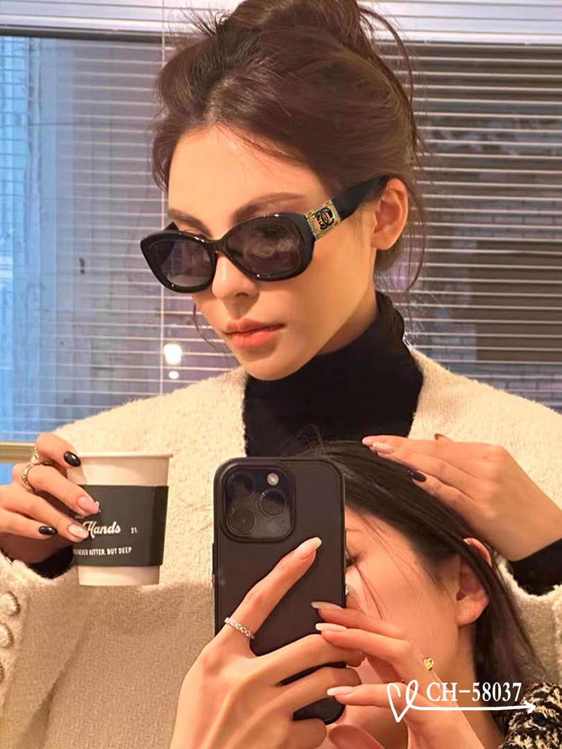 Chanel Fshion Classic Sunglasses C83203 - 1. Black - View 1